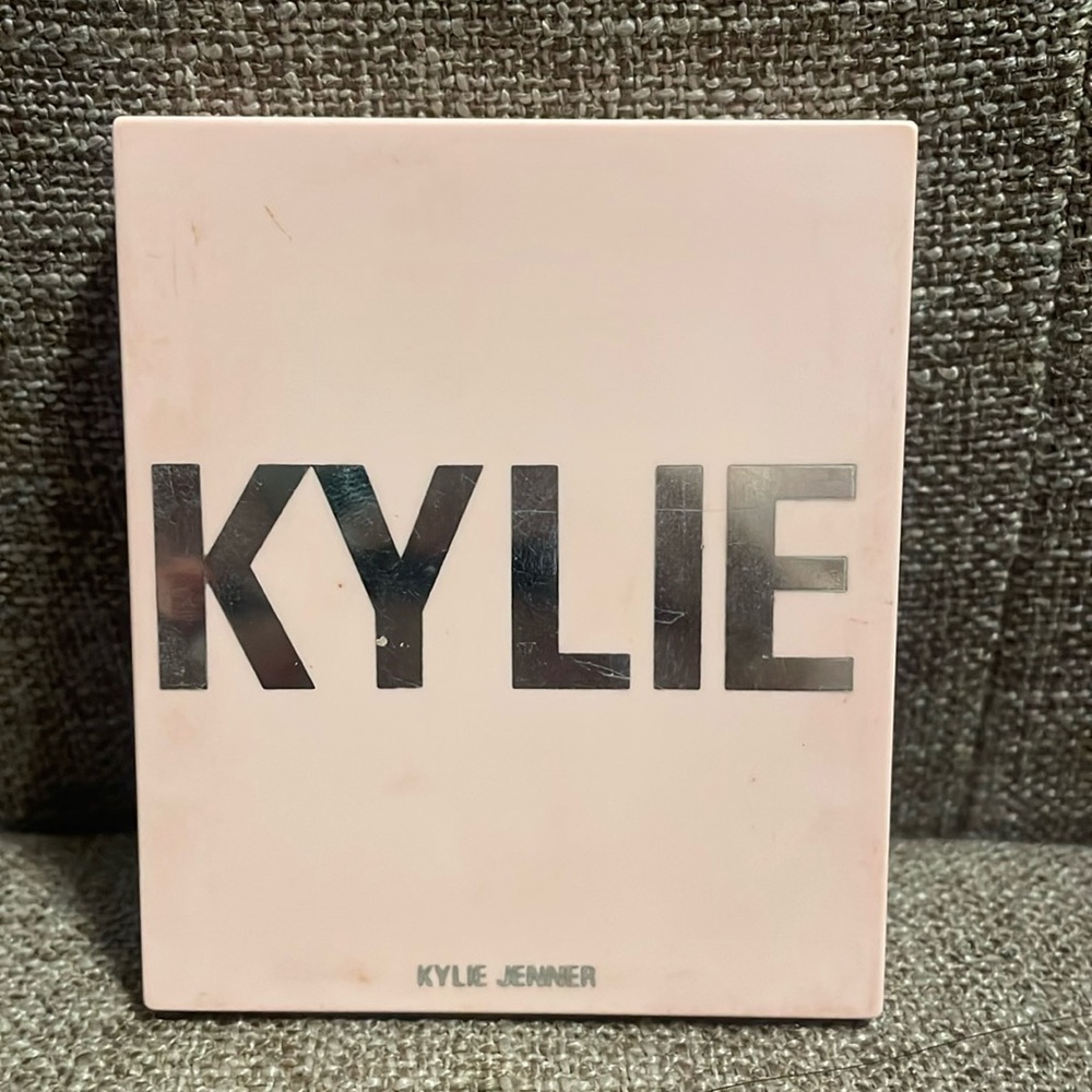 Light peach blush